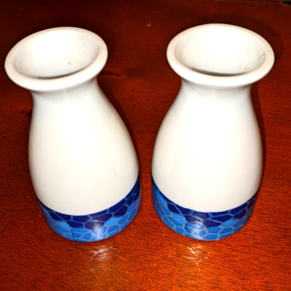 Corona Hotel Porcelain Mini Vases - Picture 2 of 3